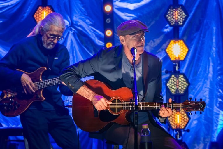 Thumbnail for Music review: An evening with James Taylor