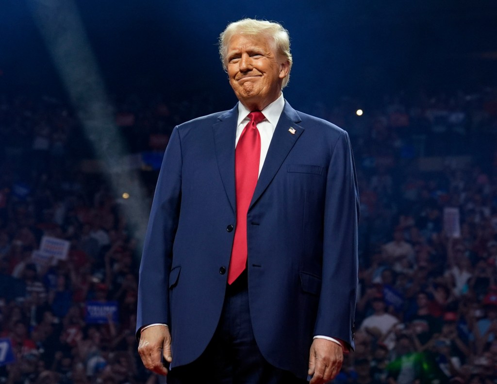 Thumbnail for US prosecutors seek to dismiss Trump criminal cases