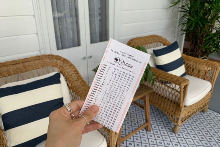 Thumbnail for Lone winner scoops record-breaking lottery pool